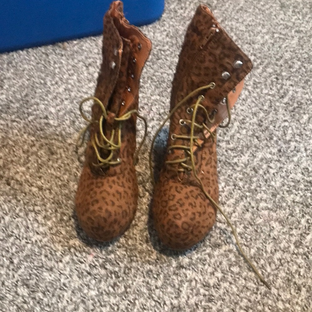 Women spiked platforms